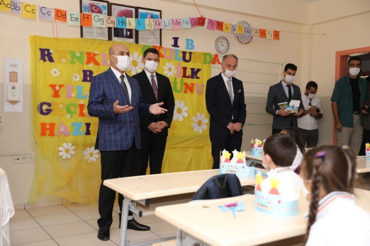 Vali Demirtaş &ouml;ğrencilerle bir araya geldi