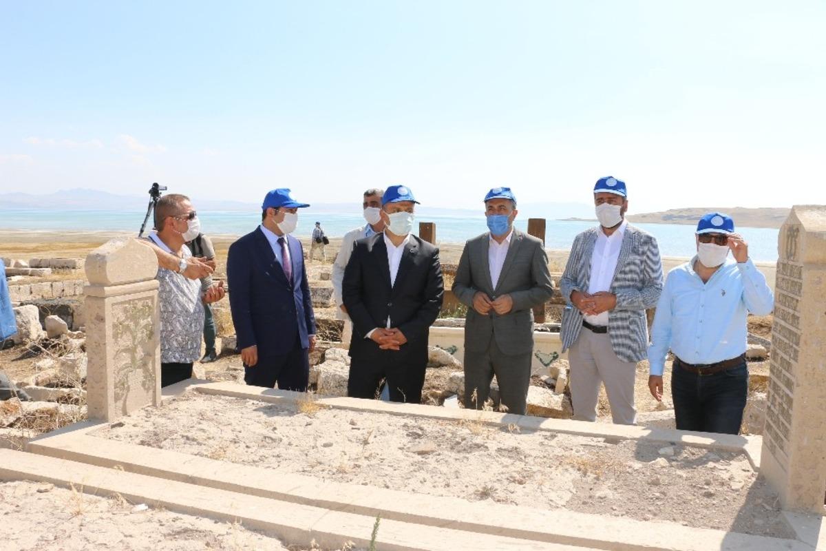 Tarihi Sel&ccedil;uklu-Karakoyunlu Mezarlığı&rsquo;nın restore edilecek