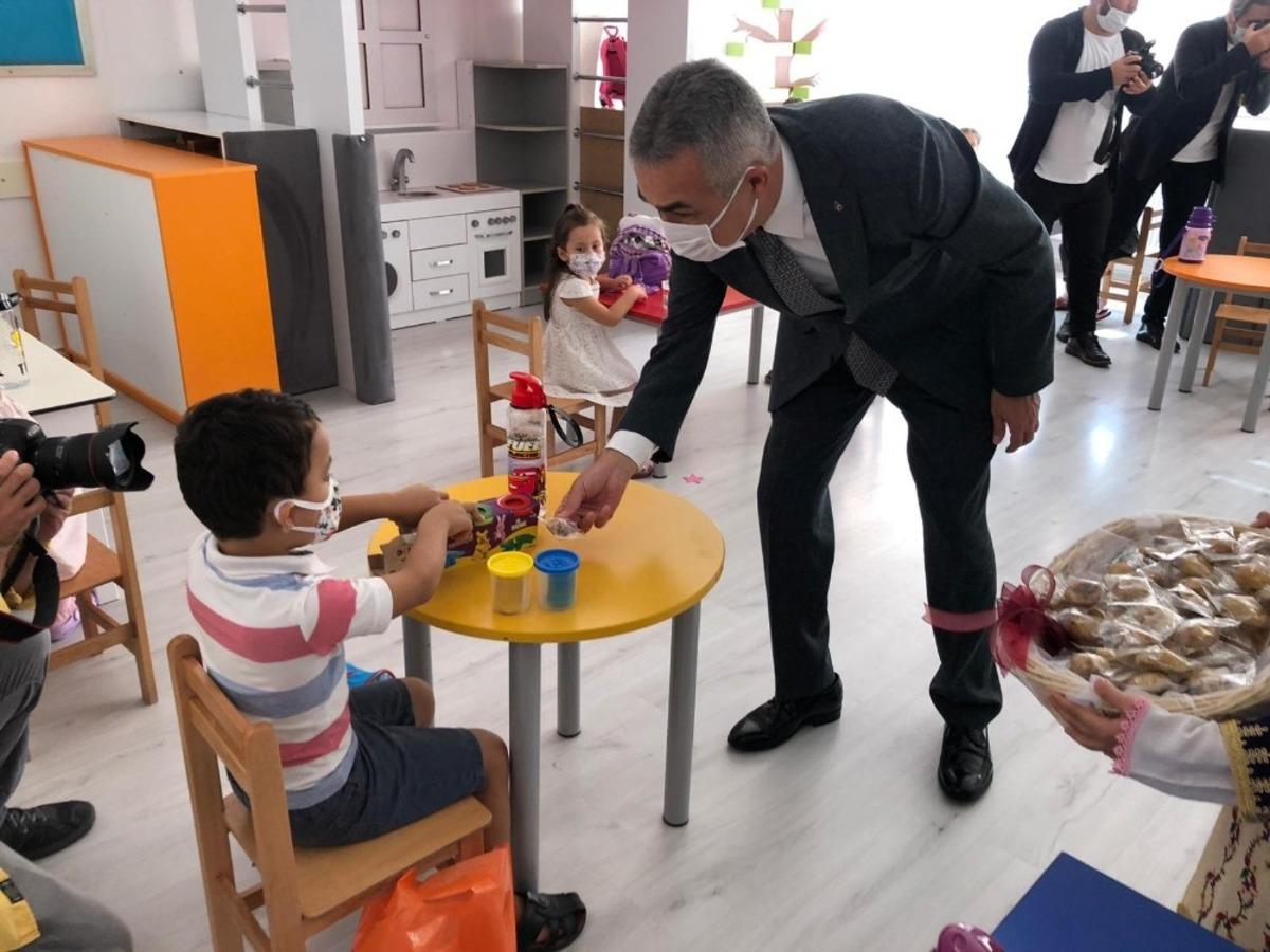 AK Partili Savaş; "&Ccedil;ocuklarımızın her zaman yanındayız"