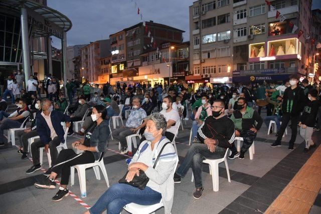 Kocaelispor’un ilk maçının heyecanı  Belsa Plaza önünde yaşandı