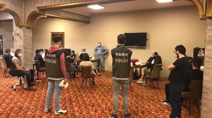 K&uuml;&ccedil;&uuml;k&ccedil;ekmece'de kumar operasyonu: 23 kişiye işlem yapıldı