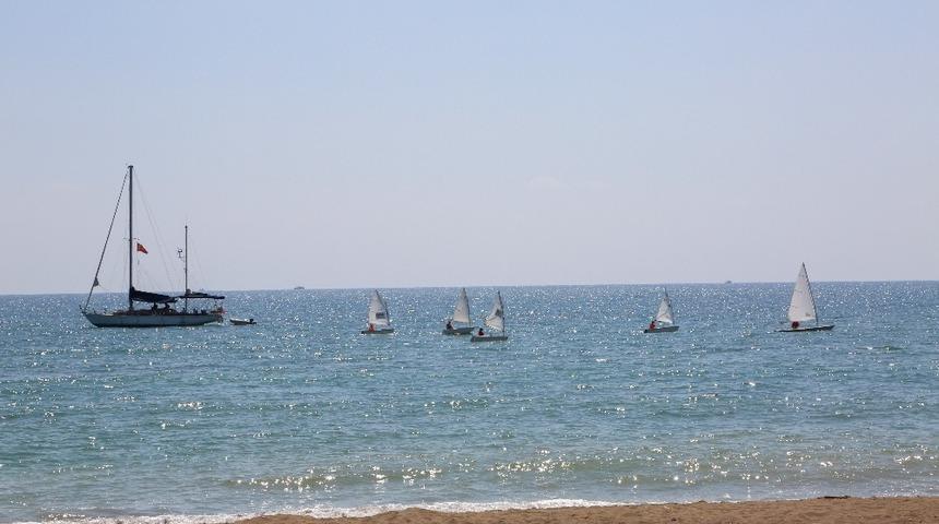 Erdemli Belediyesi Yelken Kul&uuml;b&uuml;, yelkenlerini a&ccedil;tı