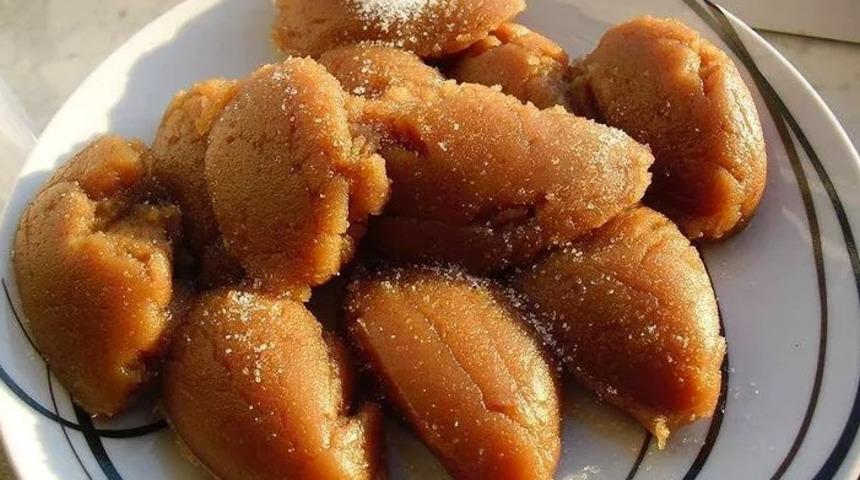 İster tereyağlı ister sıvı yağlı: S&uuml;tl&uuml; un helvası tarifi