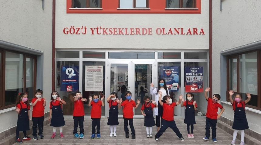 Minik &ouml;ğrenciler ilk defa okula gitmenin heyecanını yaşadı