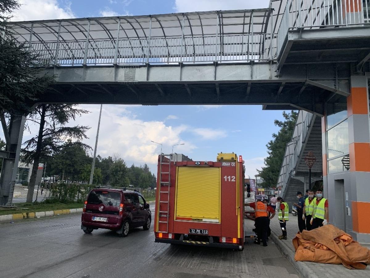 Kırmızı re&ccedil;eteli ilacı yazdıramayınca &uuml;st ge&ccedil;ide &ccedil;ıktı