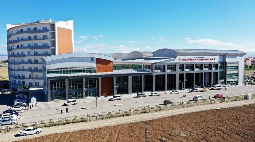 İbrahim &Ccedil;e&ccedil;en &Uuml;niversitesi Eğitim ve Araştırma Hastanesi&rsquo;nde 2 doktor hasta kabul&uuml;ne başladı