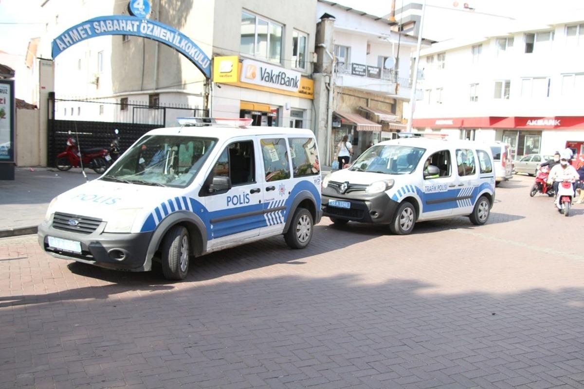 Kula İl&ccedil;e Emniyet M&uuml;d&uuml;rl&uuml;ğ&uuml;nden sıkı korona vir&uuml;s denetimi