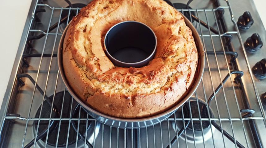 Mis gibi kokusuyla yumuşacık tarçınlı kek tarifi