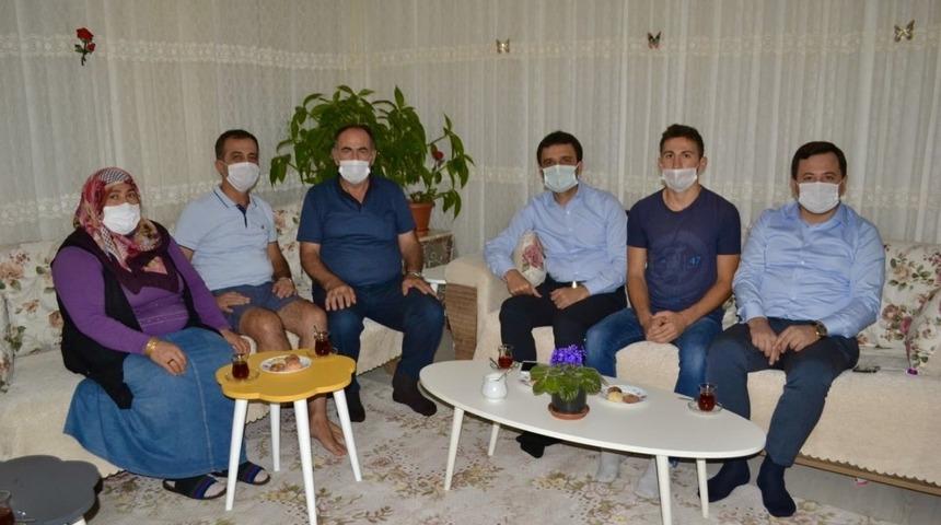 K&ouml;se ve Sancaktar, şehit ailesini ziyaret itti