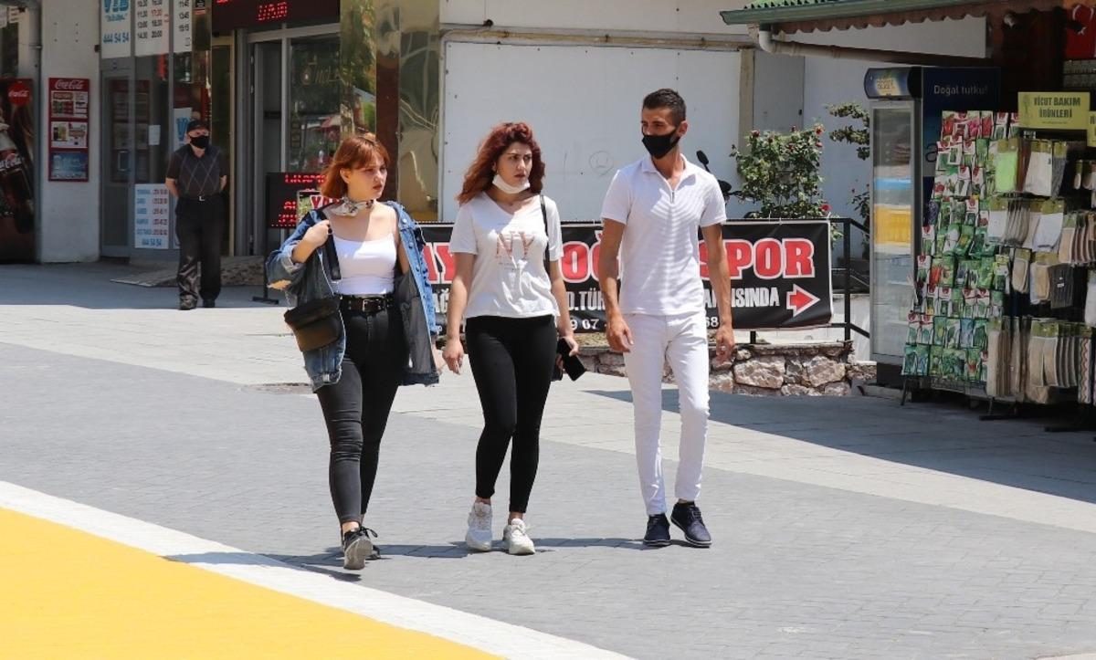 Bolu&rsquo;da maske takmayanlara 2 milyon 139 bin lira ceza kesildi