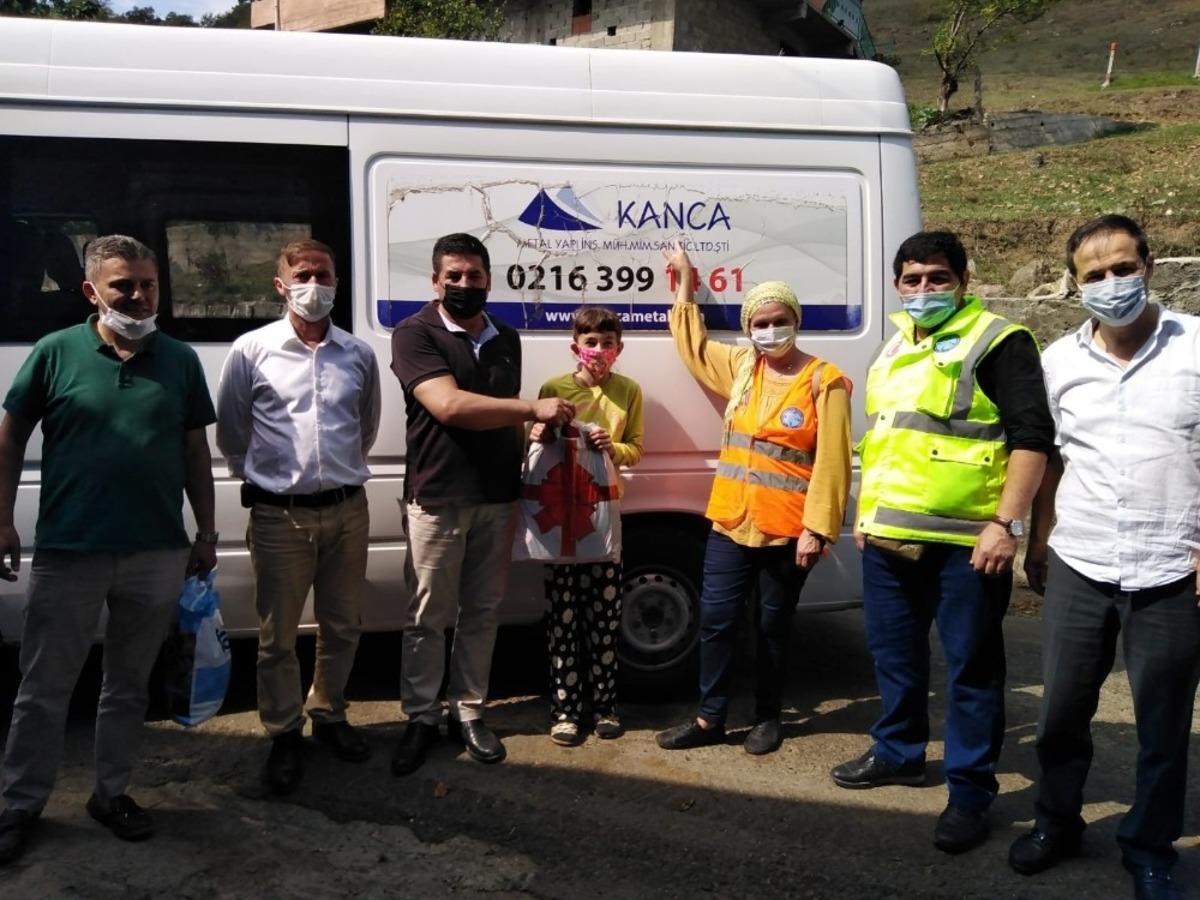 Hacı Uslu K&ouml;y&uuml; Yardımlaşma Derneği&rsquo;nden &ouml;ğrencilere kırtasiye yardımı