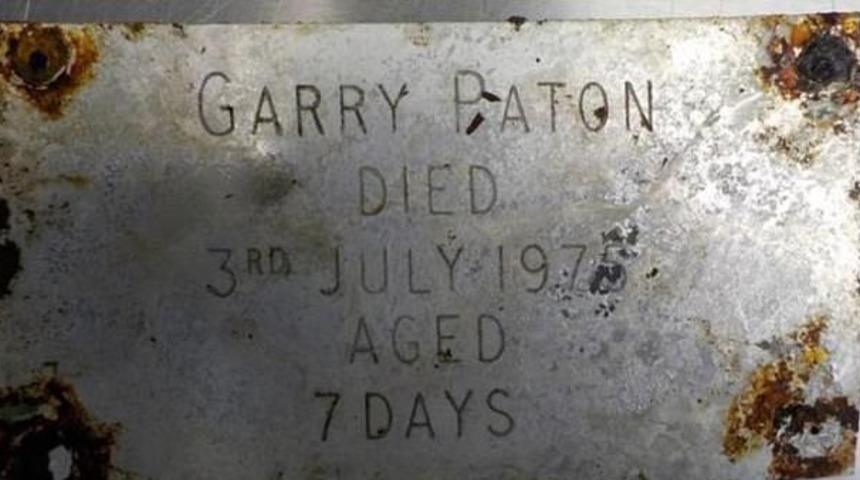 İskoçya’da annenin 45 yıl önce ölen bebeğinin mezarı boş çıktı