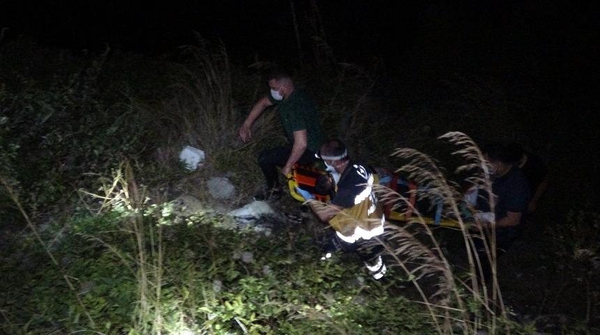 Alkollü şahıs 10 metreden kayalıklara düştü