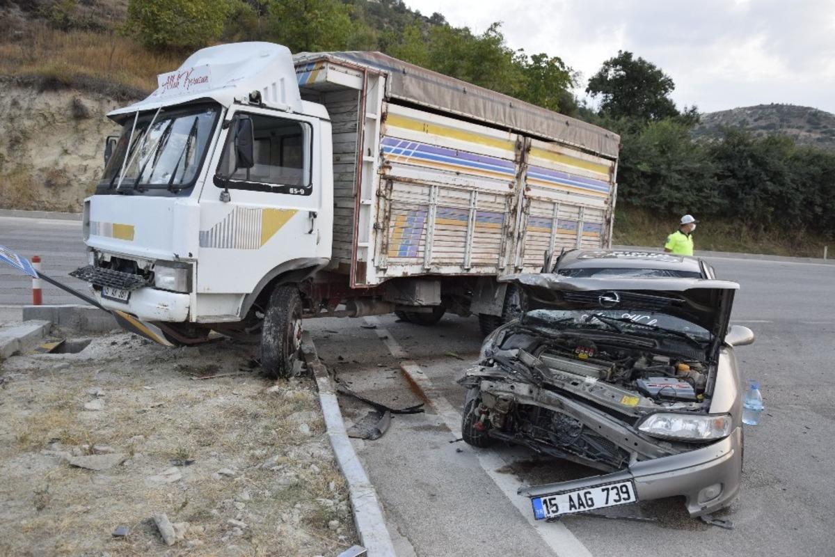 Burdur&rsquo;da trafik kazası: 5 yaralı