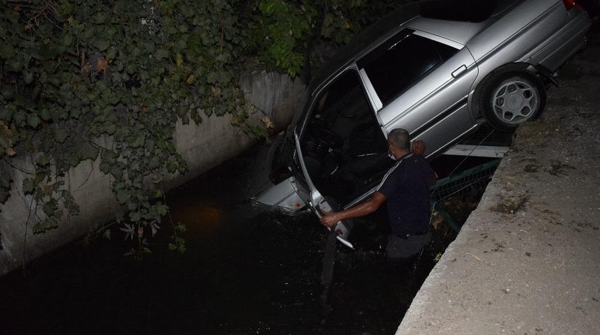 Kanala uçan araçtan burnu bile kanamadan çıktı