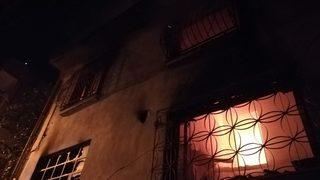 İzmir Konak'ta iki katlı evde yangın