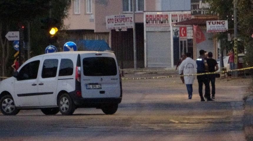 Adana'da galeriye kalaşnikoflu saldırı: 2 yaralı