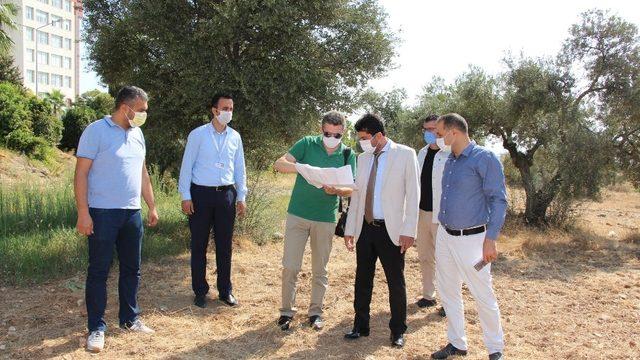 ADÜ Rektörü Aldemir, hastane acili için yapılacak otopark alanını inceledi