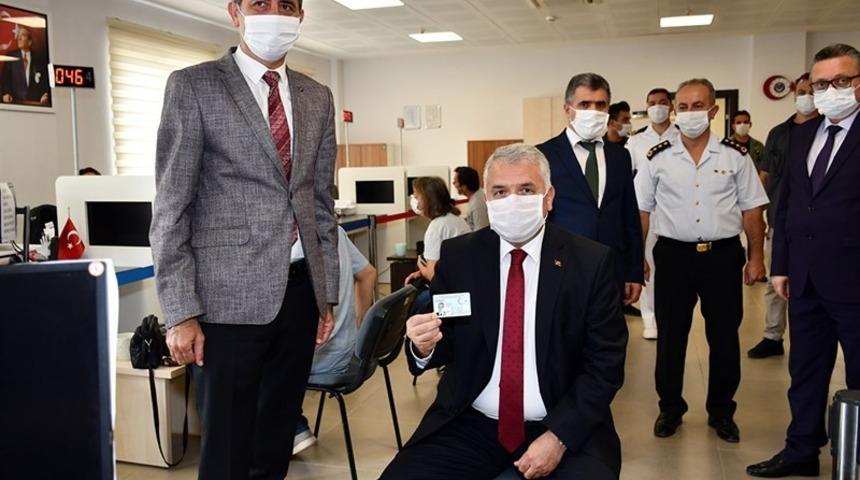 O uygulamayı ilk Vali Yıldırım y&uuml;kledi