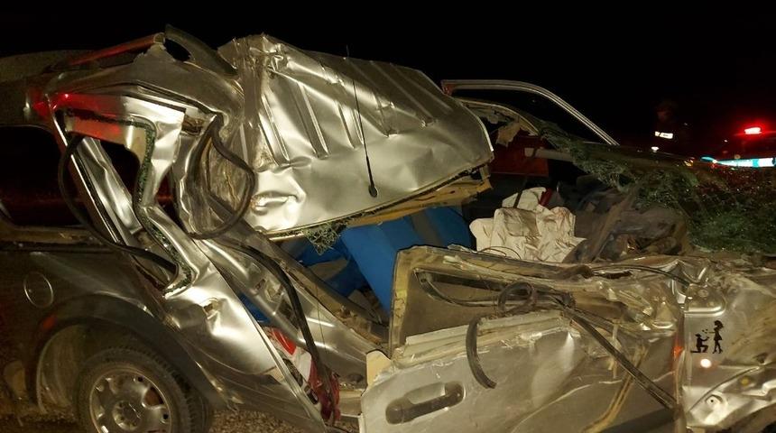 Hafif ticari ara&ccedil; ile kamyon &ccedil;arpıştı