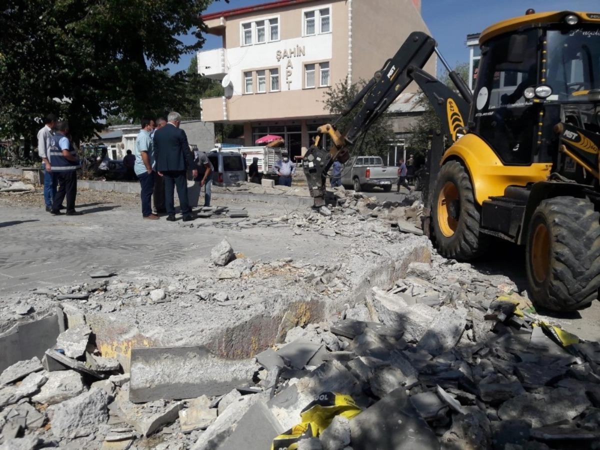 Arpa&ccedil;ay yeni Cumhuriyet Meydanı&rsquo;na kavuşuyor