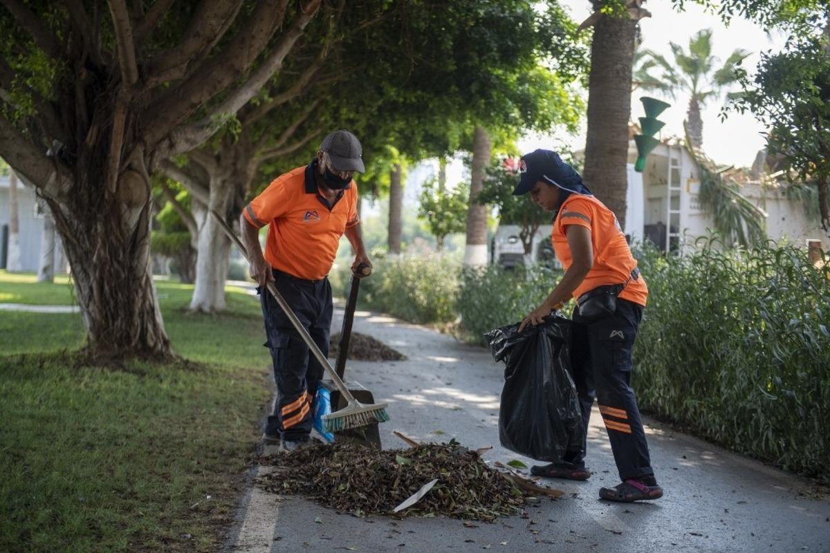 Mersin B&uuml;y&uuml;kşehir Belediyesi&rsquo;nde saha personeline tek tip kıyafet