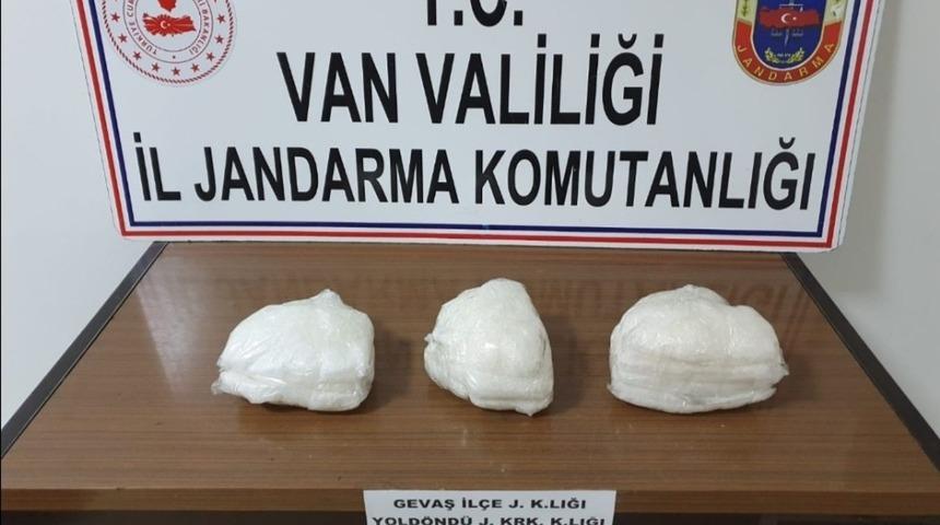 Gevaş&rsquo;ta 6 kilo 705 gram metamfetamin ele ge&ccedil;irildi
