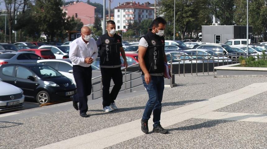 Bolu&rsquo;da otomobilin bagajında 3,5 kilo esrar yakalandı: 1 g&ouml;zaltı