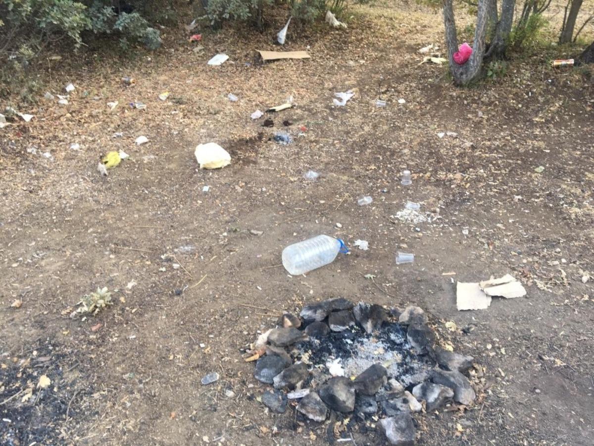 &Ccedil;i&ccedil;ekdağı il&ccedil;esinde piknik alanları, duyarsız insanlar nedeniyle &ccedil;&ouml;p  alanlarına  d&ouml;n&uuml;şt&uuml;