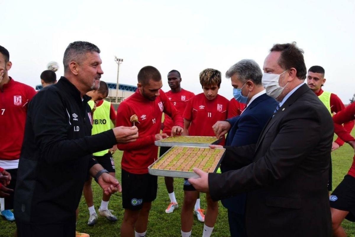 Canbey ve Orkan&rsquo;dan Balıkesirspor&rsquo;a moral ziyareti