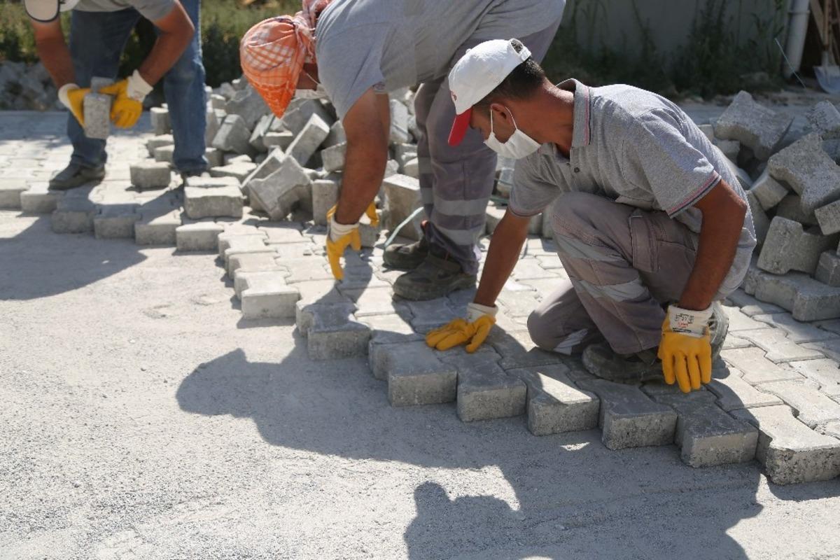 Efeler Belediyesi Yenik&ouml;y&rsquo;de &ccedil;alışmalara devam ediyor