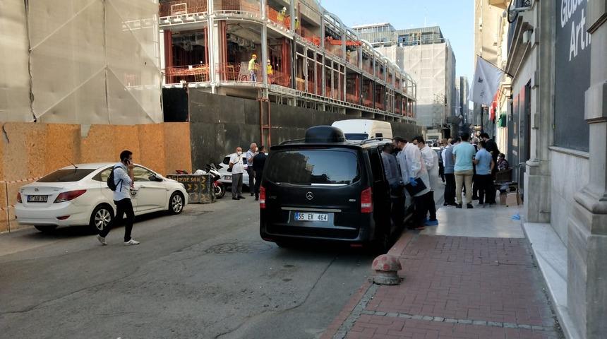 ABD'li gazeteci Karaköy'de aracının içinde ölü bulundu