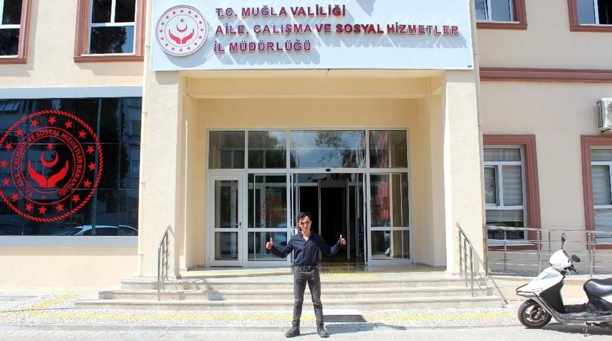 Bir yaşında tanıştığı kurumda memur oldu