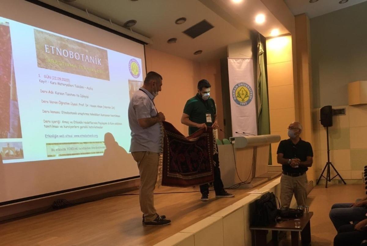 Şanlıurfa&rsquo;da Sındırgı Yağcibedir halıları tanıtıldı