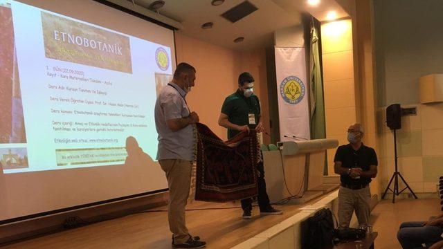 Şanlıurfa’da Sındırgı Yağcibedir halıları tanıtıldı