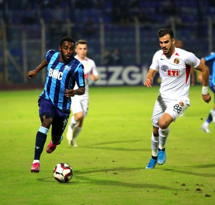 5 Ocak Stadı’nın çimleri bozuldu G3