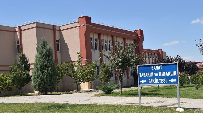 Sanat, Tasarım ve Mimarlık Fak&uuml;ltesine dekan ataması yapıldı