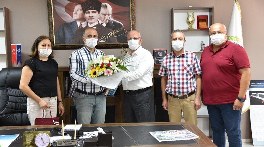 İş&ccedil;i bor&ccedil;larını &ouml;deyen Başkan Kaya&rsquo;ya anlamlı ziyaret