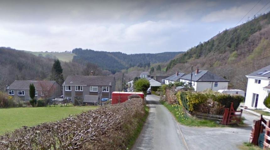 Galler'de bir köyde her sabah internetin eski bir televizyon yüzünden kesildiği ortaya çıktı