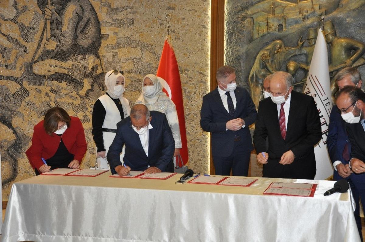 Hayırsever Eruslu ailesinden eğitime katkı