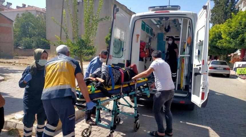 Elektrikli bisikletten d&uuml;şen yaşlı kadın yaralandı