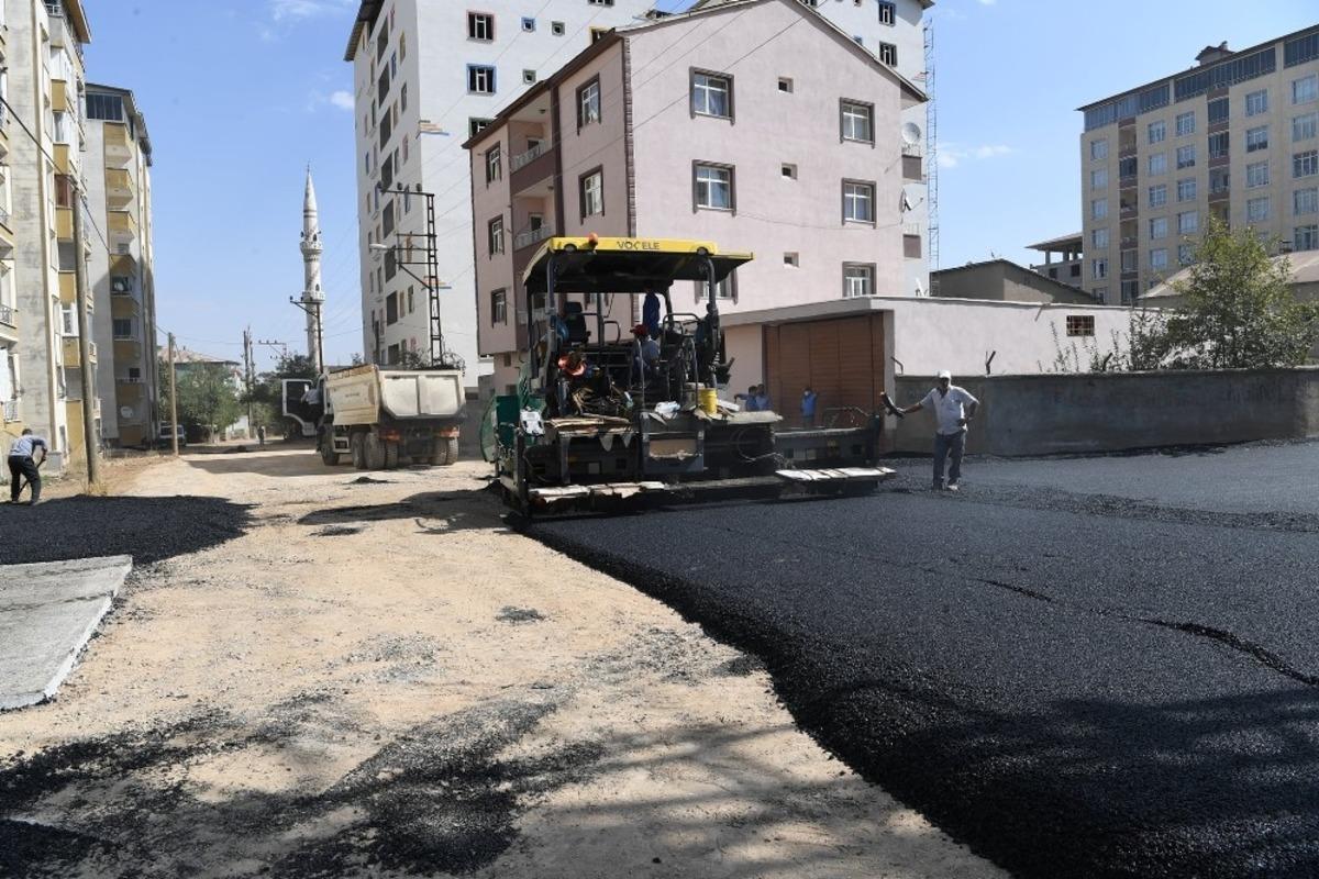 Muş Belediyesin BSK&rsquo;lı asfalt &ccedil;alışmaları