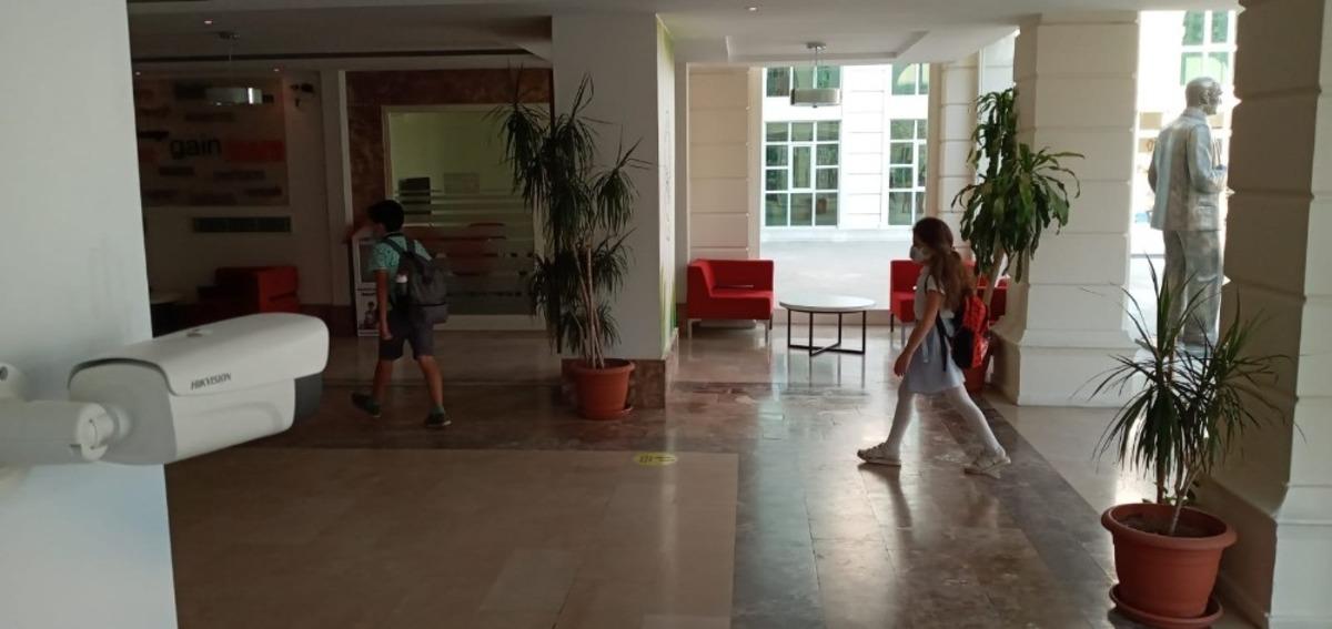 Doğa Koleji&rsquo;nde &ouml;ğrencilerin ateşi termal kameralarla &ouml;l&ccedil;&uuml;l&uuml;yor