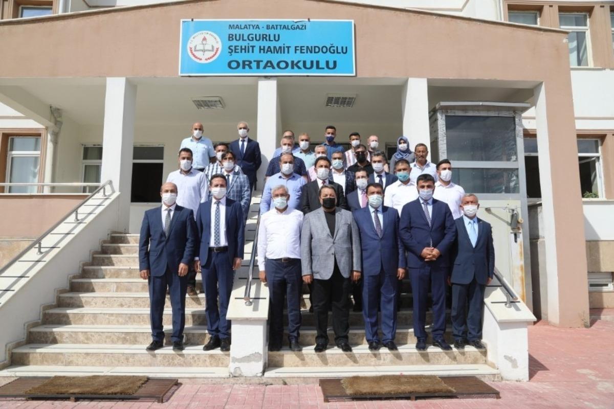 Şehit Hamit Fendoğlu Ortaokulu&rsquo;na k&uuml;t&uuml;phane a&ccedil;ıldı
