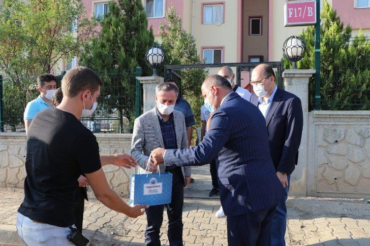 Yahşihan Belediyesi öğrencilere tablet hediye etti G2