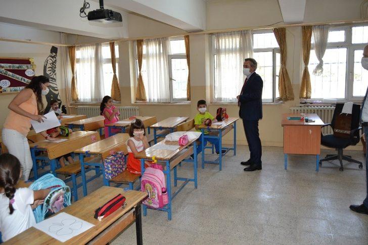 Milli Eğitim Müdürü Öğrencilerin heyecanını paylaştı G2