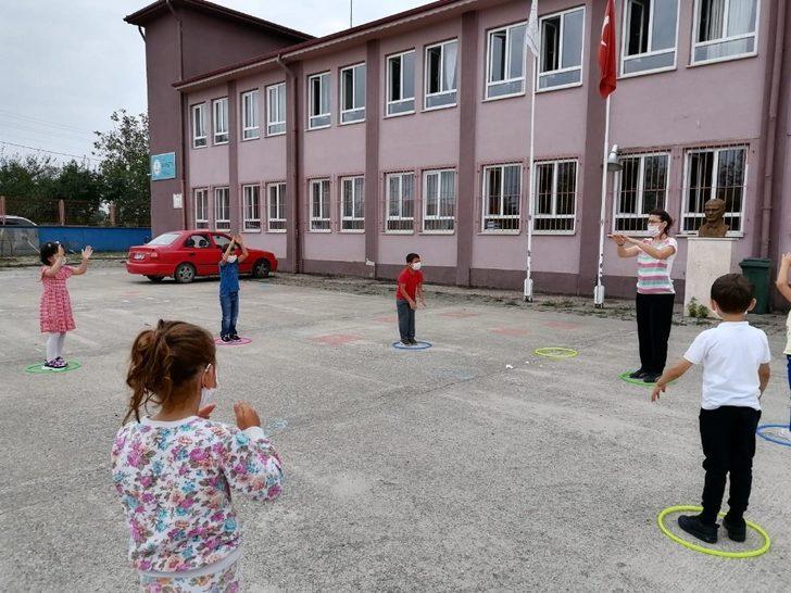 Miniklere temassız oyunlar ile okul kuralları anlatıldı G1