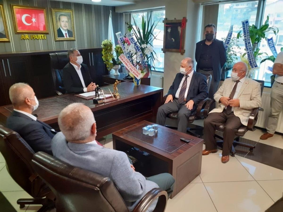 Kaymakam &Ccedil;orumluoğlu, siyasi partileri ziyaret etti