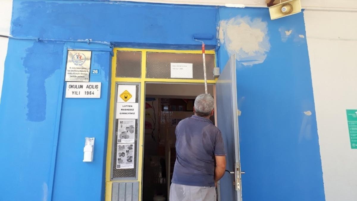 Kemer Belediyesi&rsquo;nden okulları yenileme &ccedil;alışması