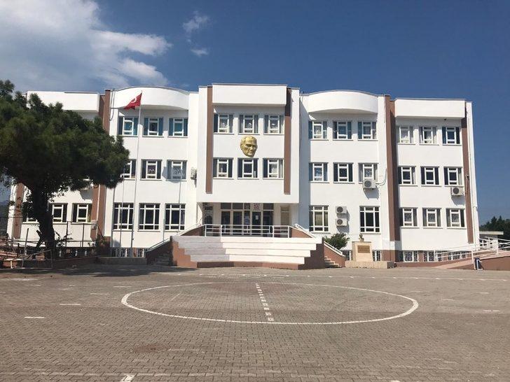 Kemer Belediyesi’nden okulları yenileme çalışması G2